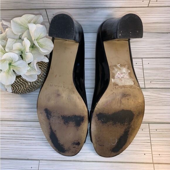 TAHARI Size 10M Black Patten Leather Peekaboo Button 3.75 Heels - Picture 11 of 11